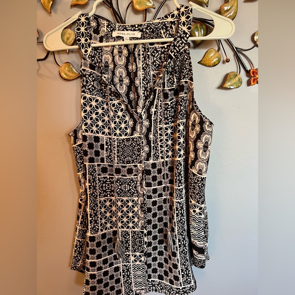 Dressy sleeveless top with tassels. Black/white/gray tones pattern. Flattering.